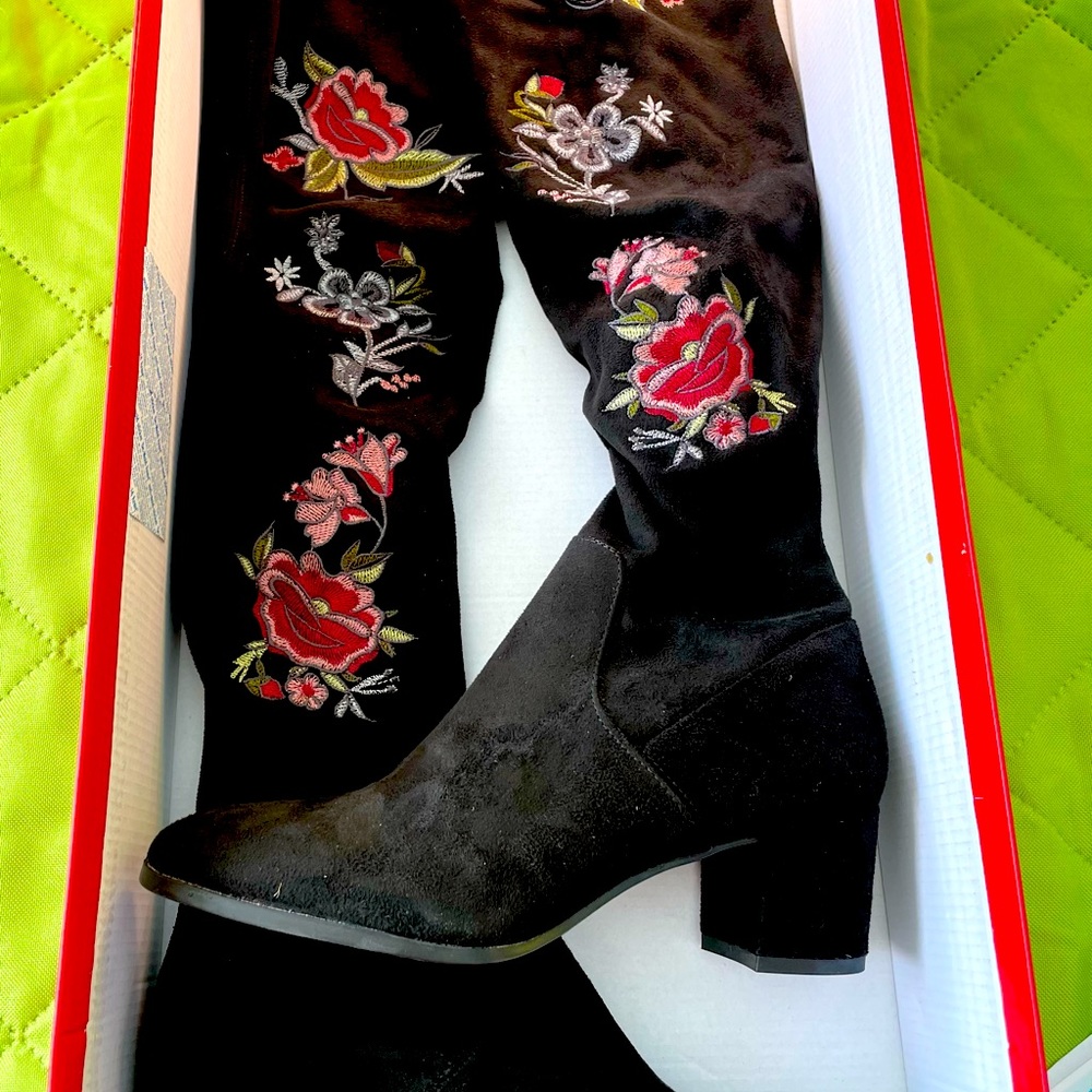 8 1/2 size, new with original box